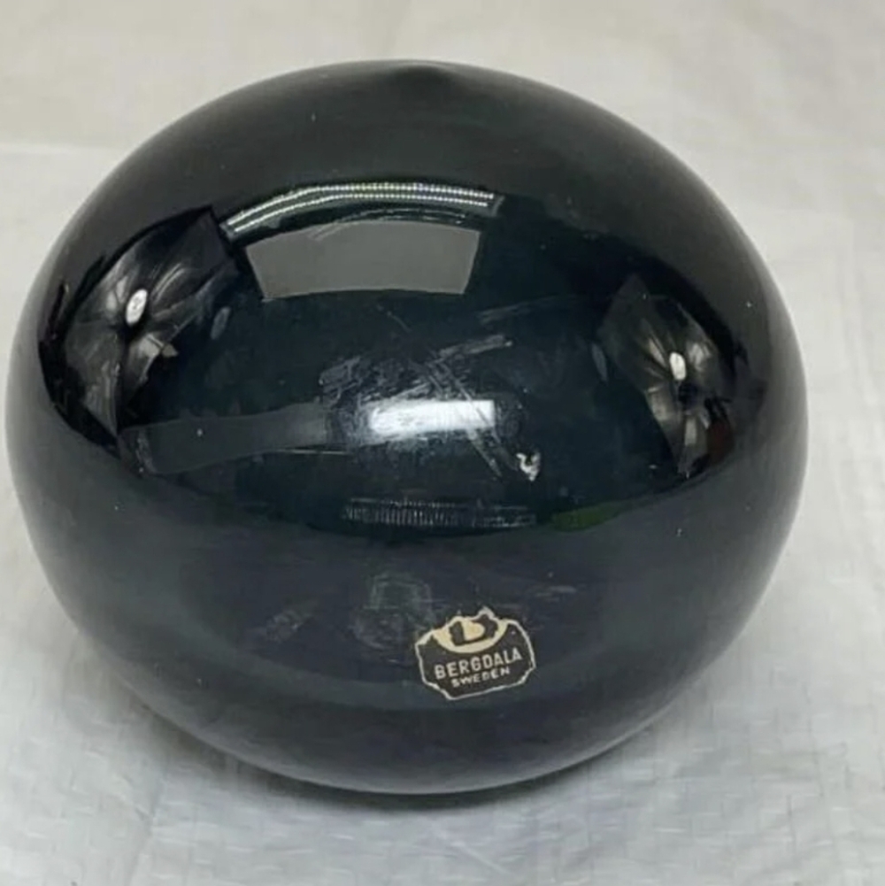 VINTAGE Bergdala Spherical Paper Weight Dark Gray/Black COLLECTIBLE